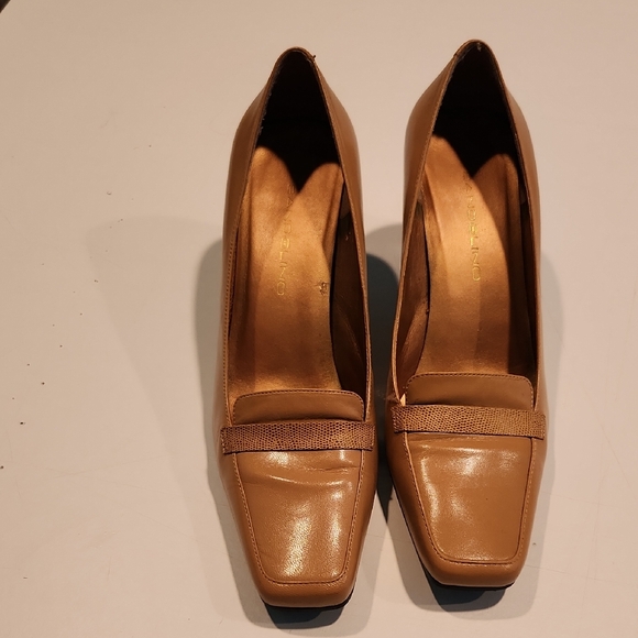 Bandolino Shoes - Bandolino Carmel Color Square-Toe Heels